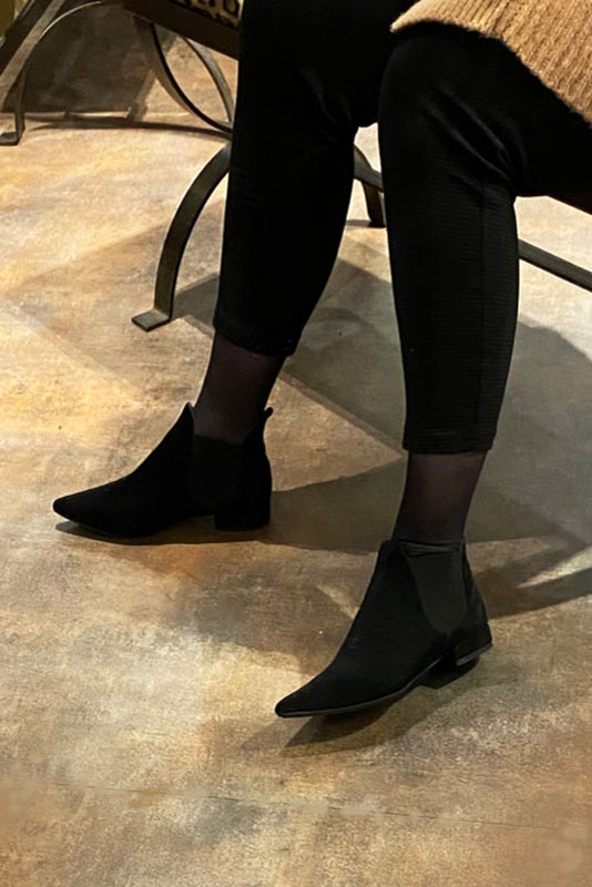 Matt black women's ankle boots, with elastics. Pointed toe. Flat block heels. Worn view - Florence KOOIJMAN